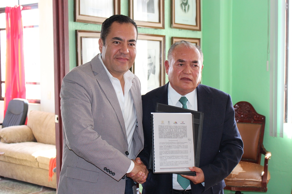 Carlos Herrera y director general del Colegio de Bachilleres de Michoacán firman convenio de colaboración