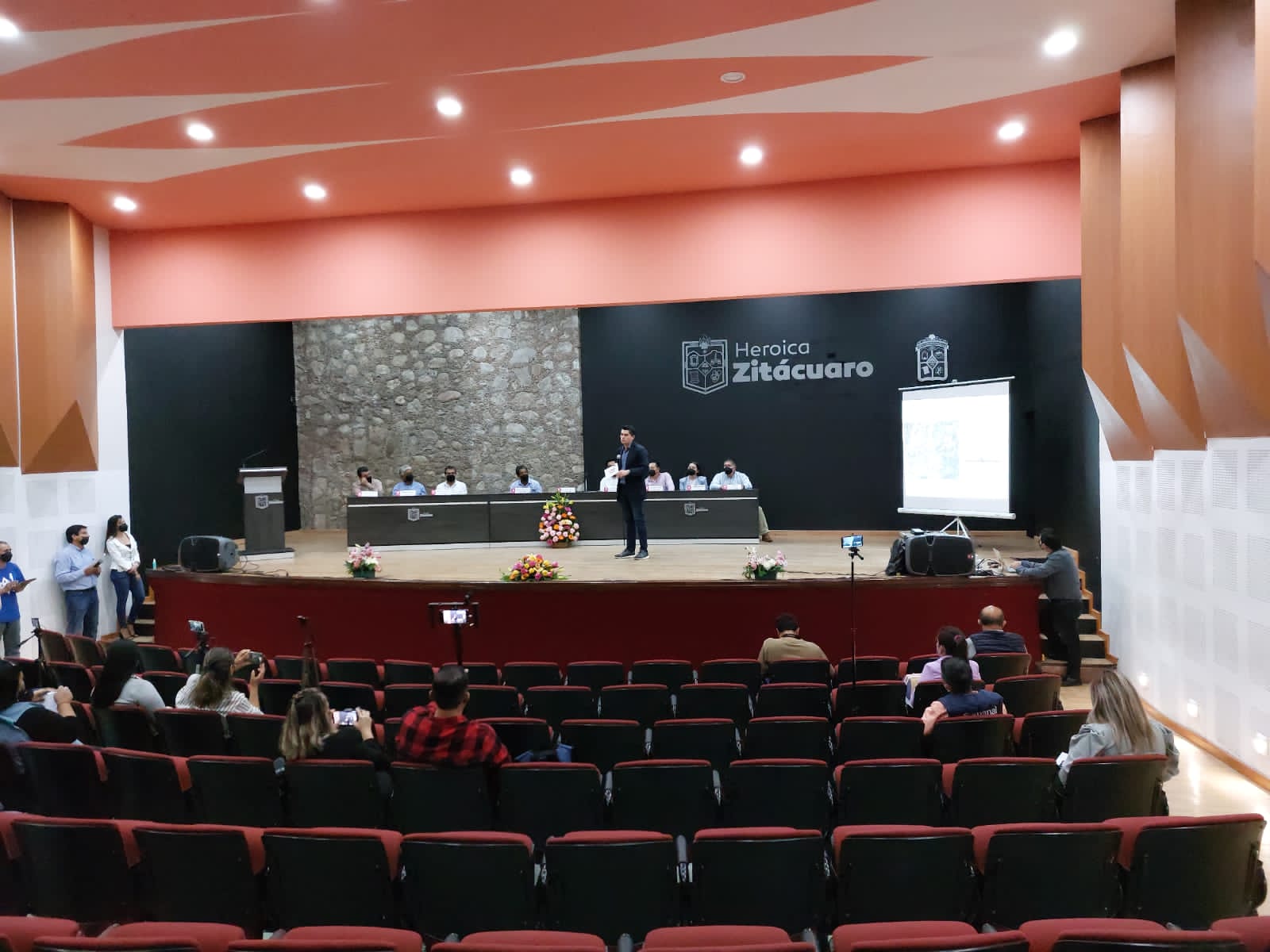 Anuncia Toño Ixtláhuac inversión millonaria de obras para el municipio