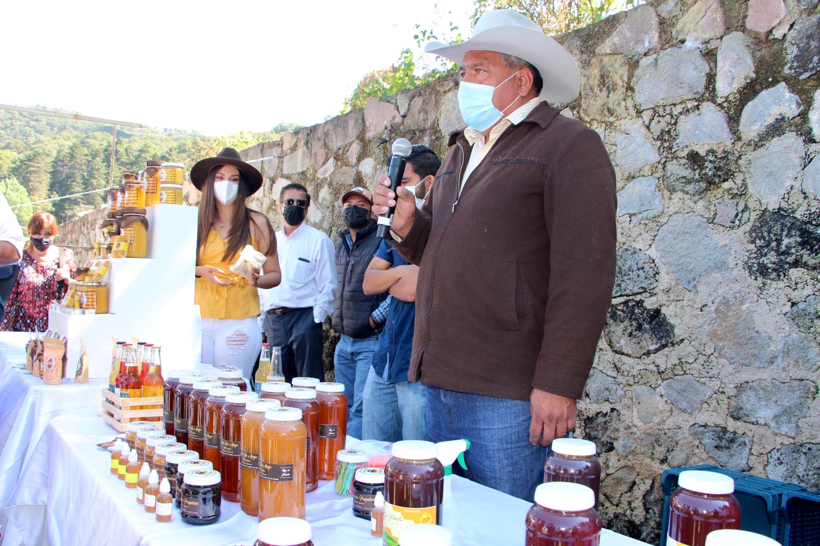 Anuncia Toño Ixtláhuac mayor impulso a la producción Apícola del municipio