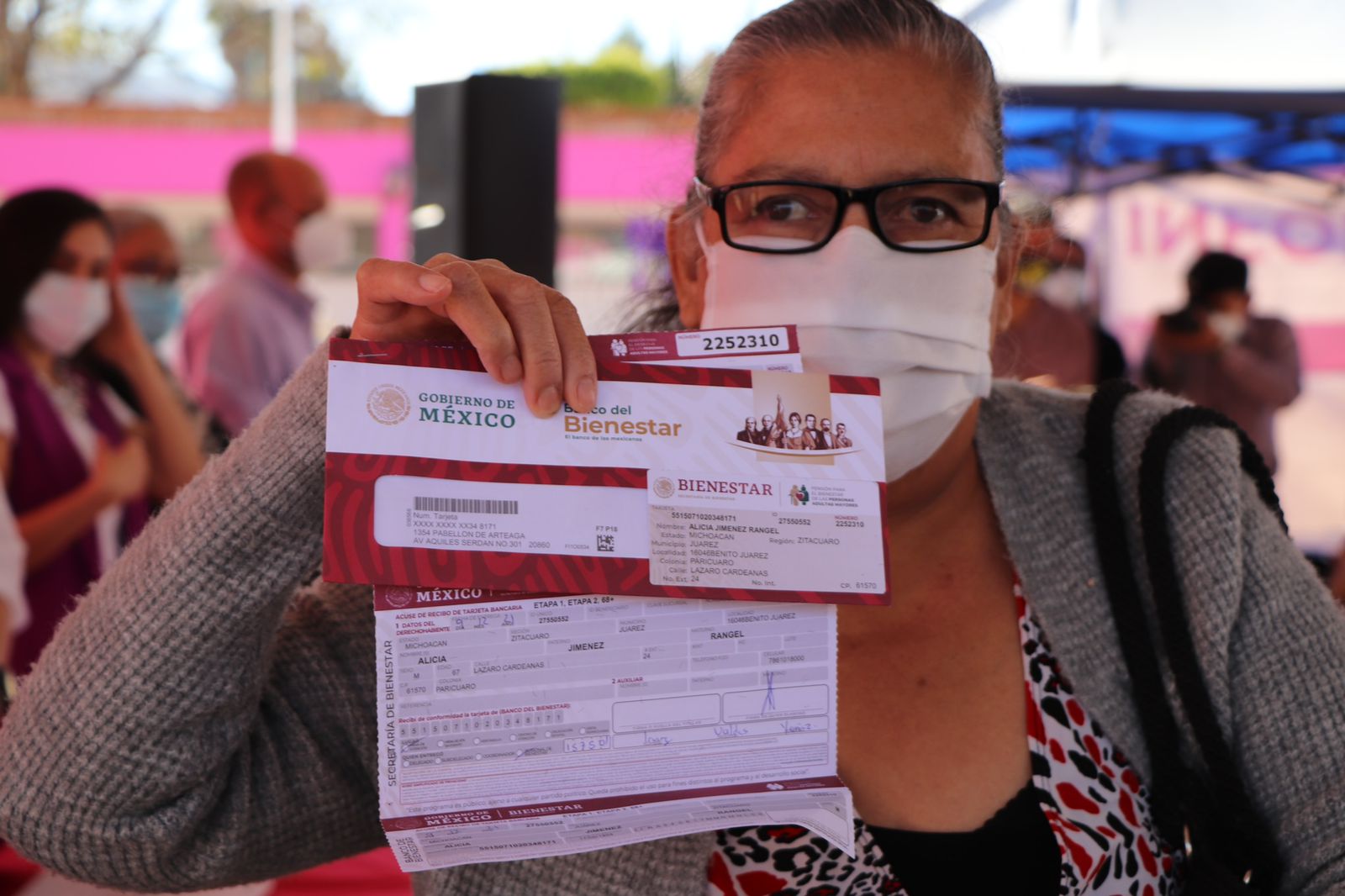 Entrega Toño Ixtláhuac tarjetas de Pensión para el Bienestar de Adultos Mayores