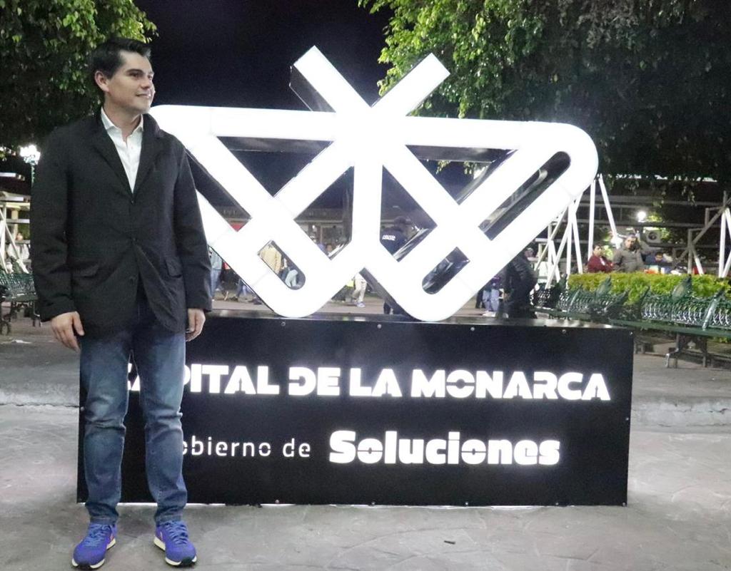 Dentro de las actividades de la Feria Monarca, inaugura Toño Ixtláhuac Corredor Cultural en Zitácuaro.