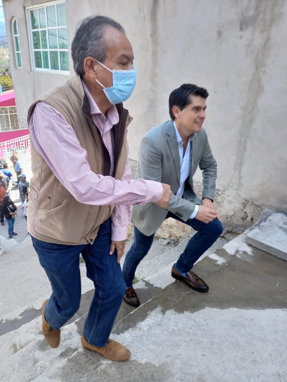 Inicia alcalde reconstrucción del andador de la cerrada de Benedicto López Norte.