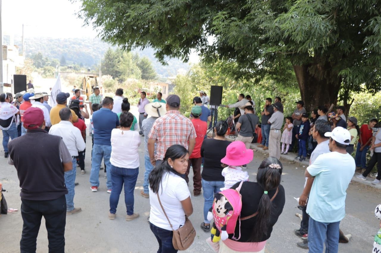 Arrancamos la pavimentación del camino del Telebachillerato en Nicolás Romero