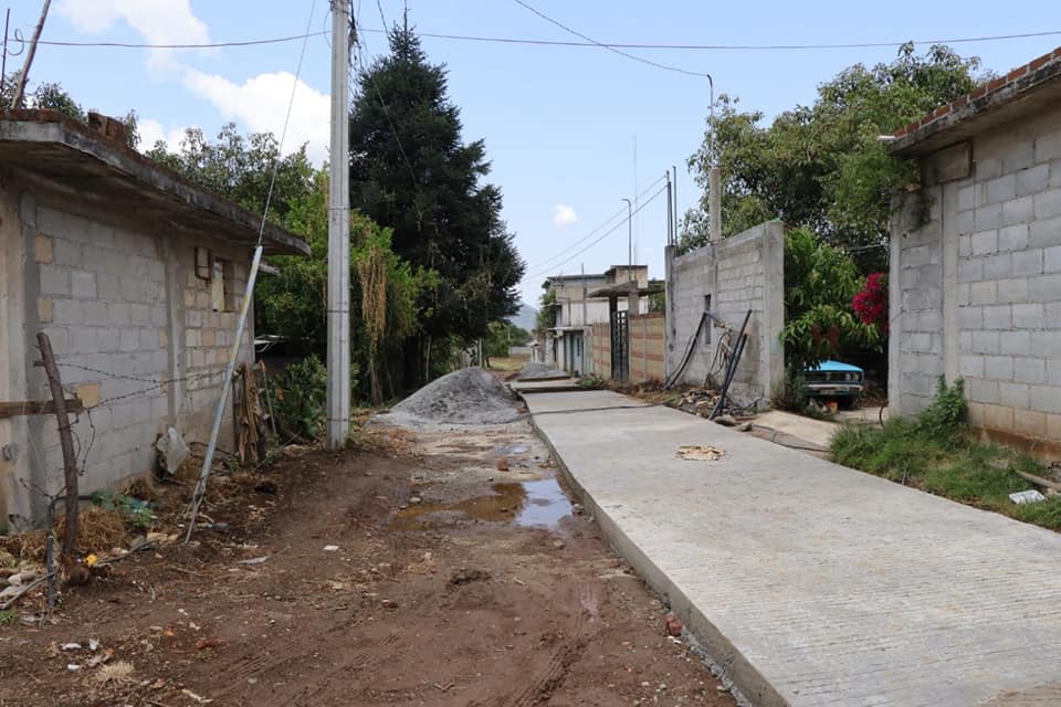 Otro de los 48 caminos favorecidos con #Ruta100, es una de las calles de la localidad conocida como Las Antenas, en San Juan Zitácuaro, son casi 250 metros que con el esfuerzo participativo de los vecinos, pronto vivirán mejor en esta comunidad.