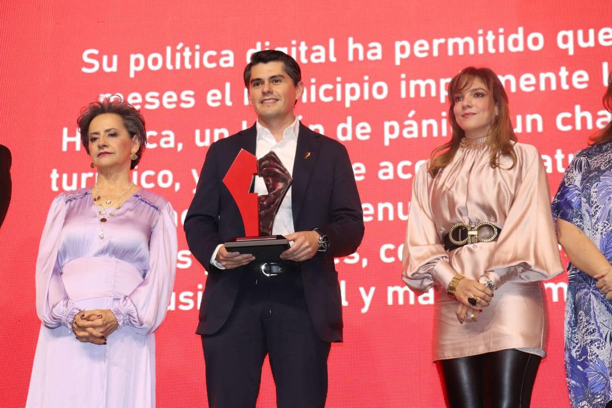 Recibe Toño Ixtláhuac premio a las Mejores Prácticas de Gobiernos Locales 