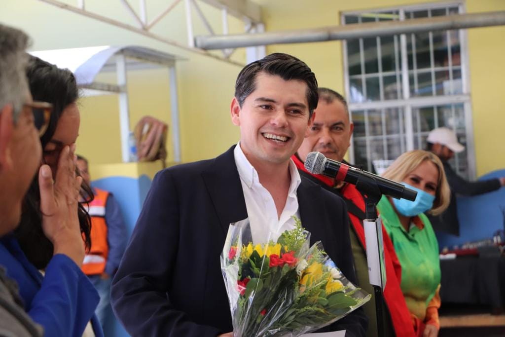 Se inicia la construcción de un domo en el preescolar Miguel Carrillo en la ciudad de Zitácuaro.