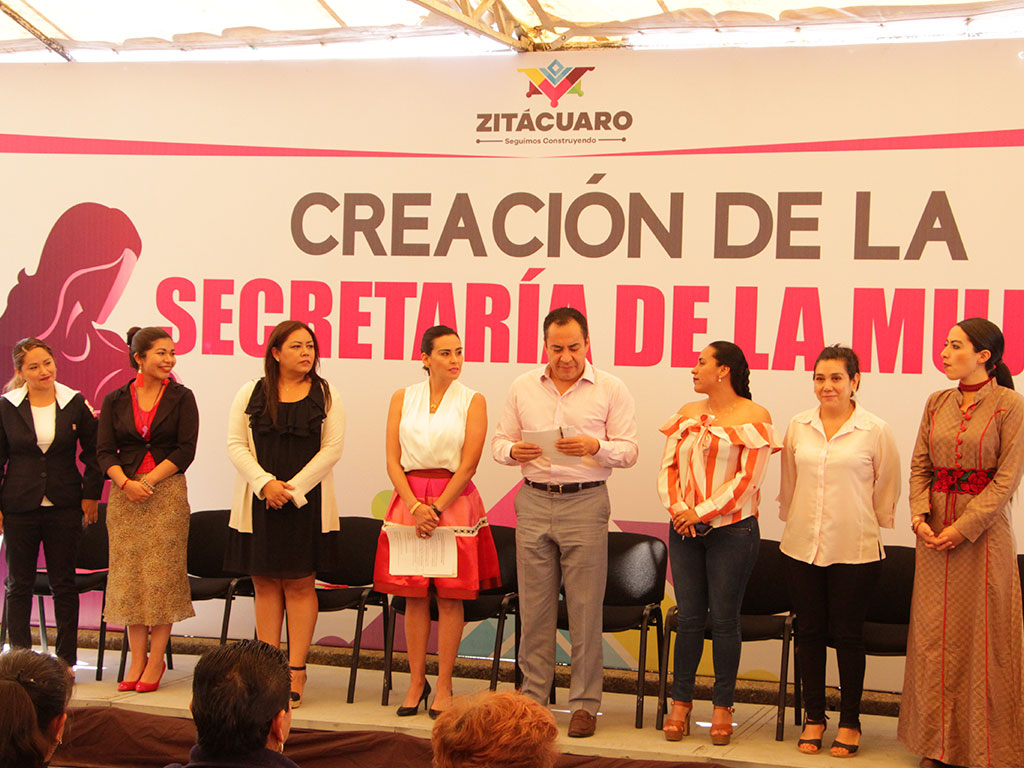 Gobierno de Zitácuaro, primero en crear la Secretaría de la Mujer.
Zitácuaro es el primer municipio en Michoacán en crear una secretaría de la mujer para la atención específica de este sector de la socieda