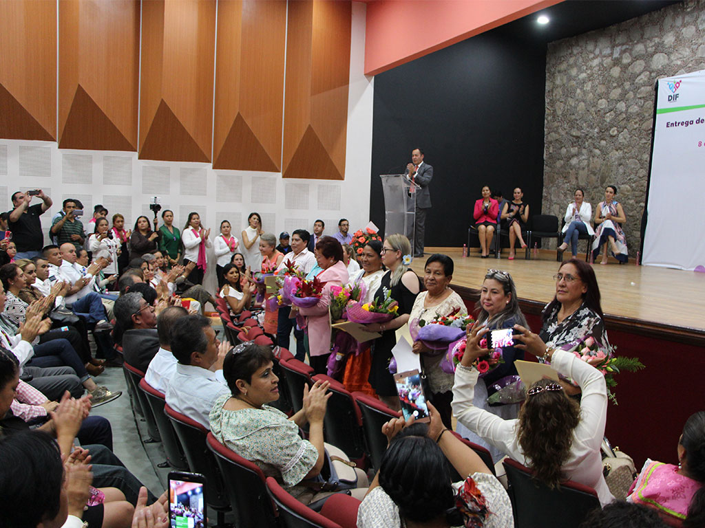 Carlos Herrera anuncia reasignación de presupuesto para acciones de atención a las mujeres
-	Encabezó la entrega del galardón a la Mujer Zitacuarense 2019, Marisela Martínez Serrano. 
En el marco del Día Interna